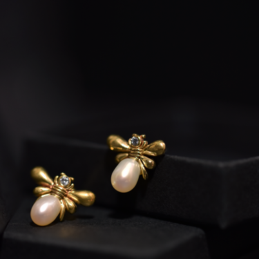 Bee Earrings in Pearl